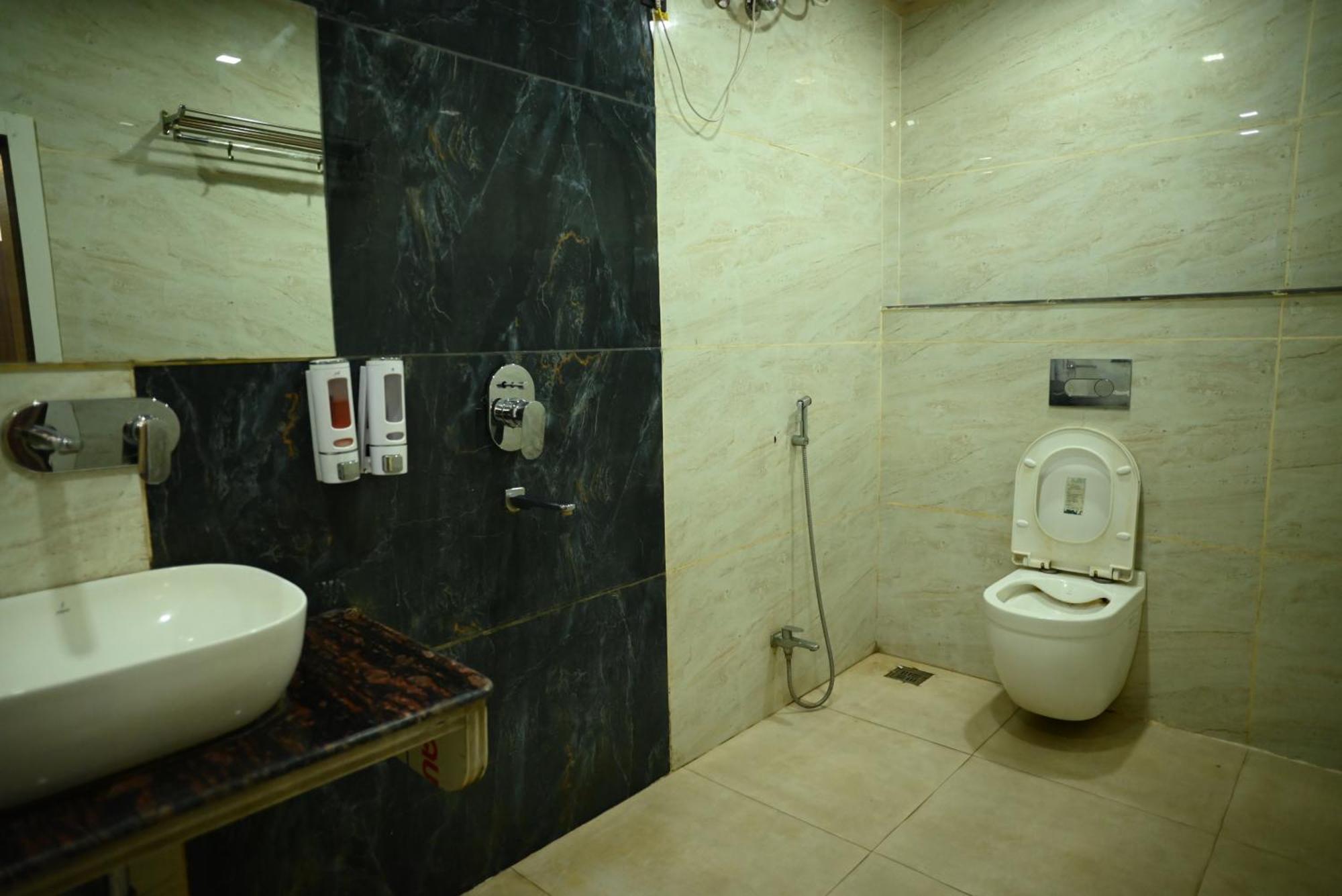 Kings Inn Hotel Ráncsí Kültér fotó