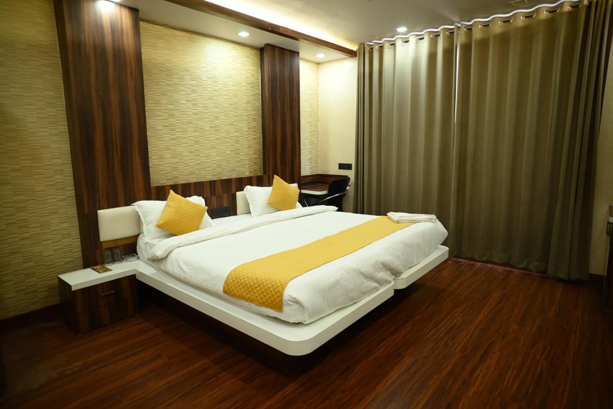 Kings Inn Hotel Ráncsí Kültér fotó